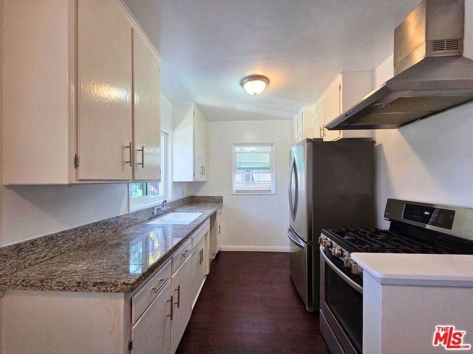 7621 Hampton Avenue - Photo 4