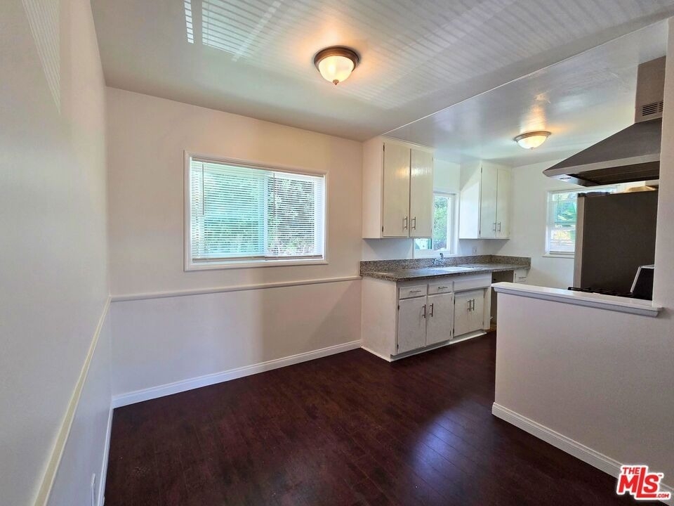 7621 Hampton Avenue - Photo 5