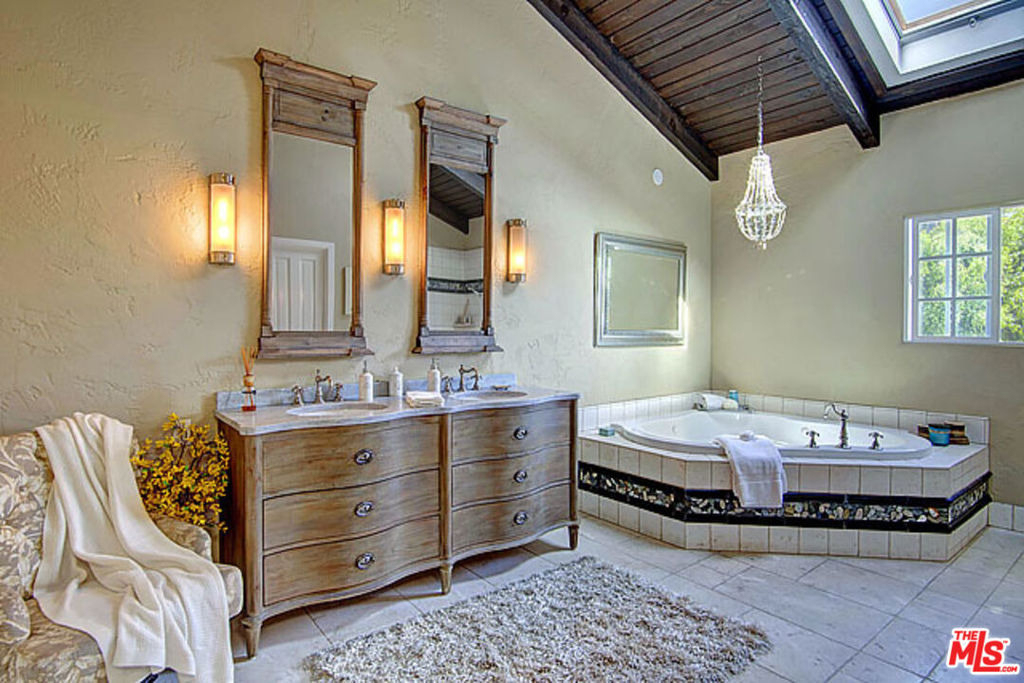 6322 W 78th Place - Photo 9