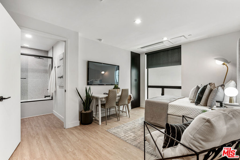 3667 Keystone Avenue - Photo 4