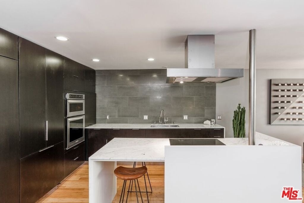 850 N Kings Road - Photo 1