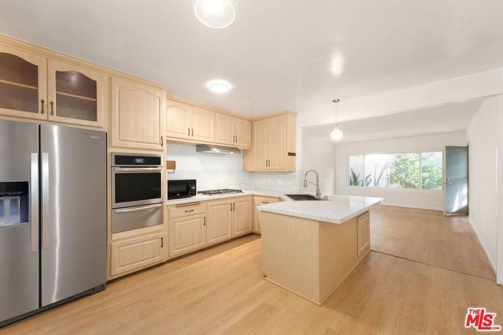 8335 W Manchester Avenue - Photo 11
