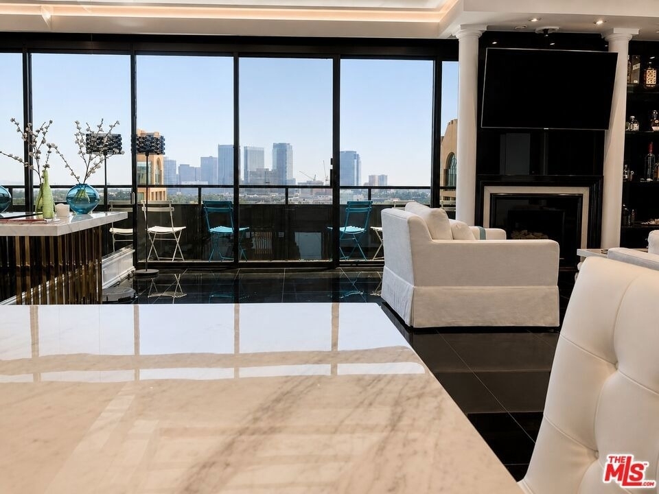 10535 Wilshire Boulevard - Photo 1