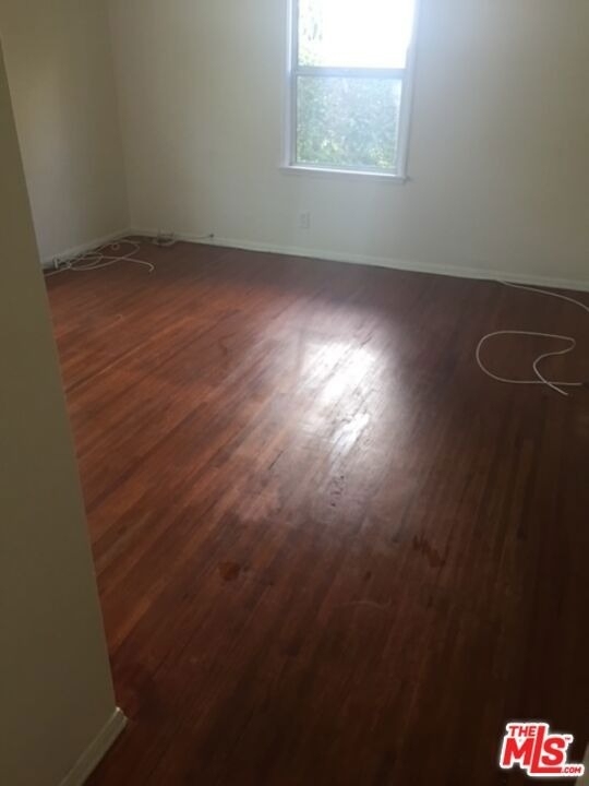 312 S Reeves Drive - Photo 5