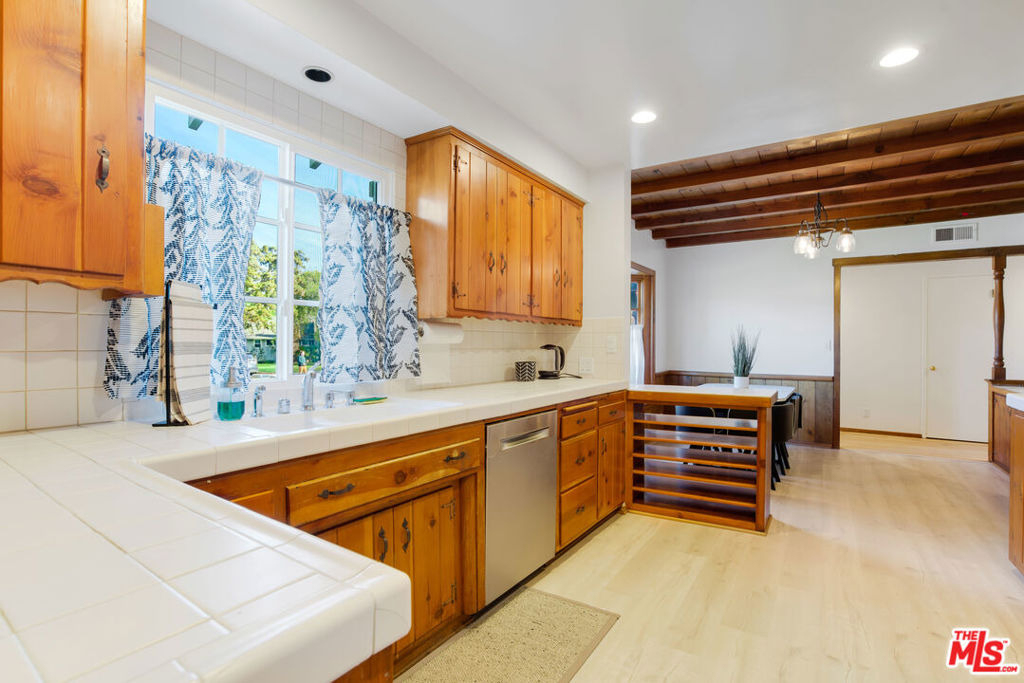 6207 Melba Avenue - Photo 9