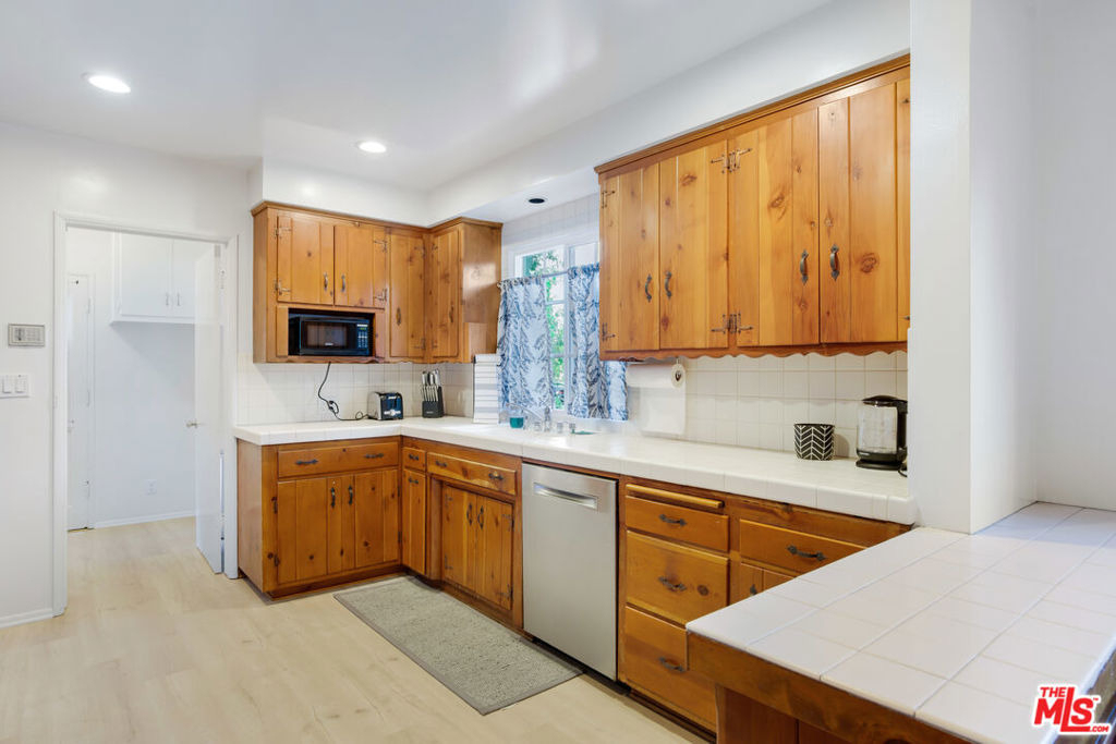 6207 Melba Avenue - Photo 11