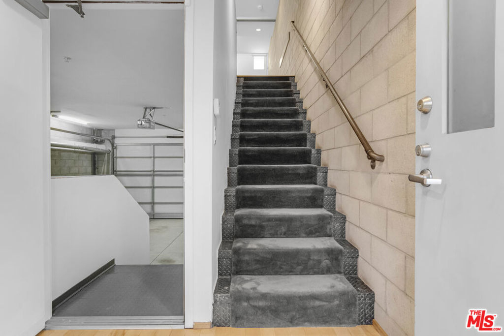 717 N Highland Avenue - Photo 3