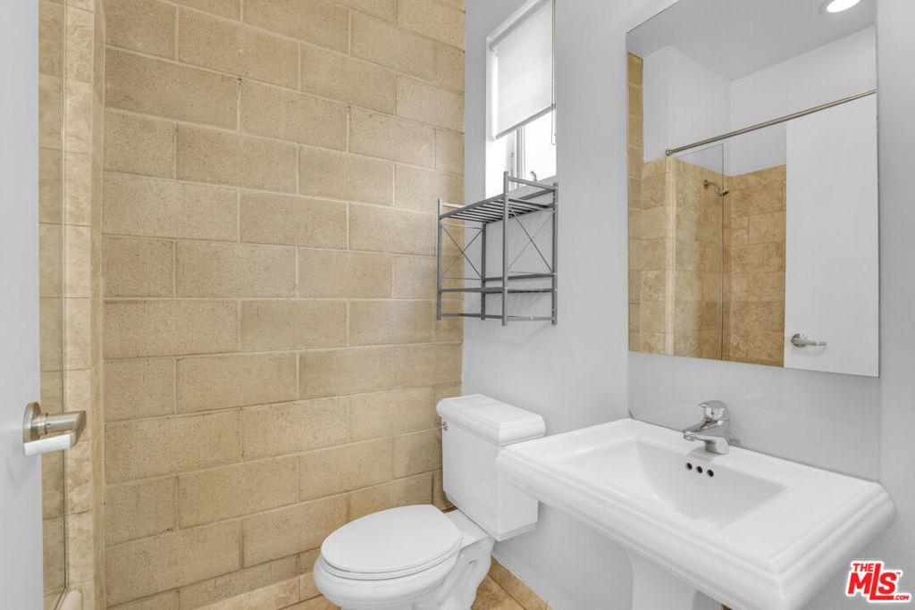 717 N Highland Avenue - Photo 11