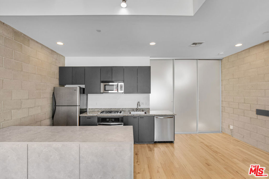717 N Highland Avenue - Photo 5
