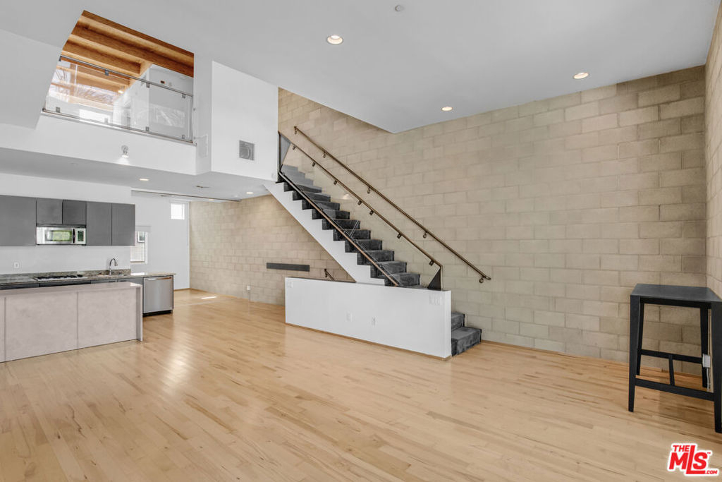 717 N Highland Avenue - Photo 7