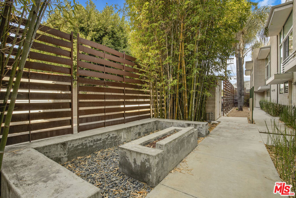 717 N Highland Avenue - Photo 26