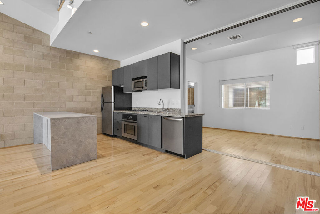 717 N Highland Avenue - Photo 4