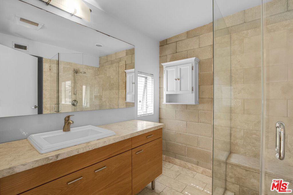 717 N Highland Avenue - Photo 18