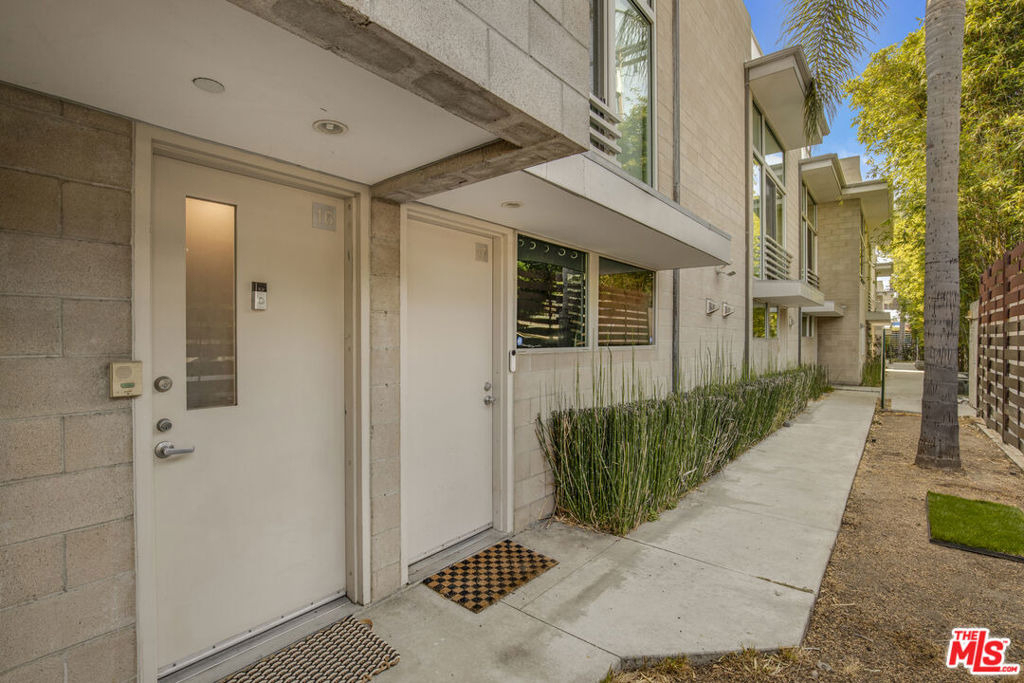 717 N Highland Avenue - Photo 25