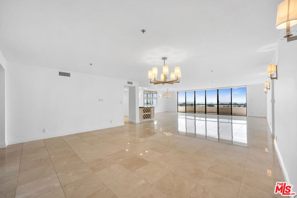10660 Wilshire Boulevard - Photo 2