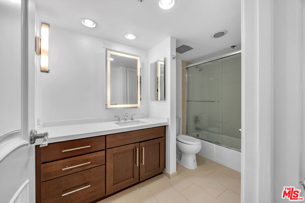 10660 Wilshire Boulevard - Photo 18