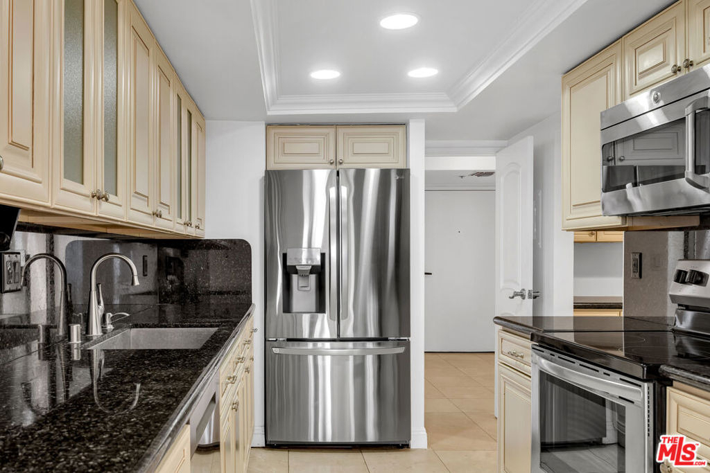 10660 Wilshire Boulevard - Photo 10