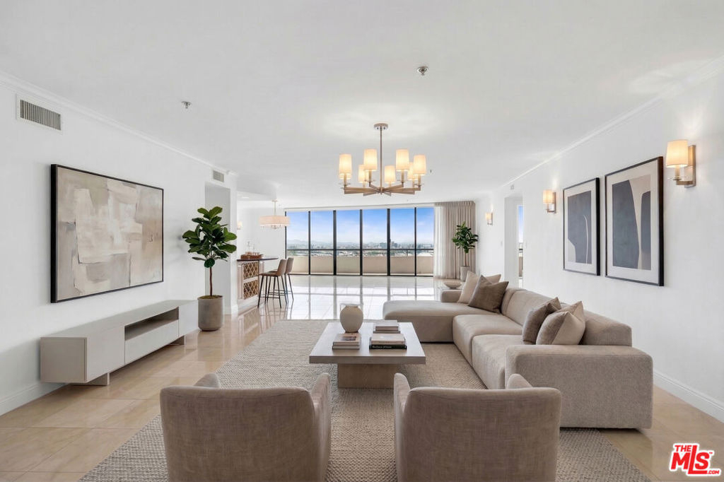10660 Wilshire Boulevard - Photo 1