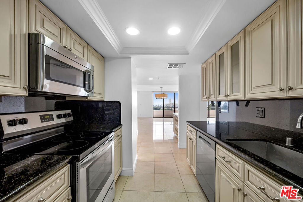 10660 Wilshire Boulevard - Photo 9