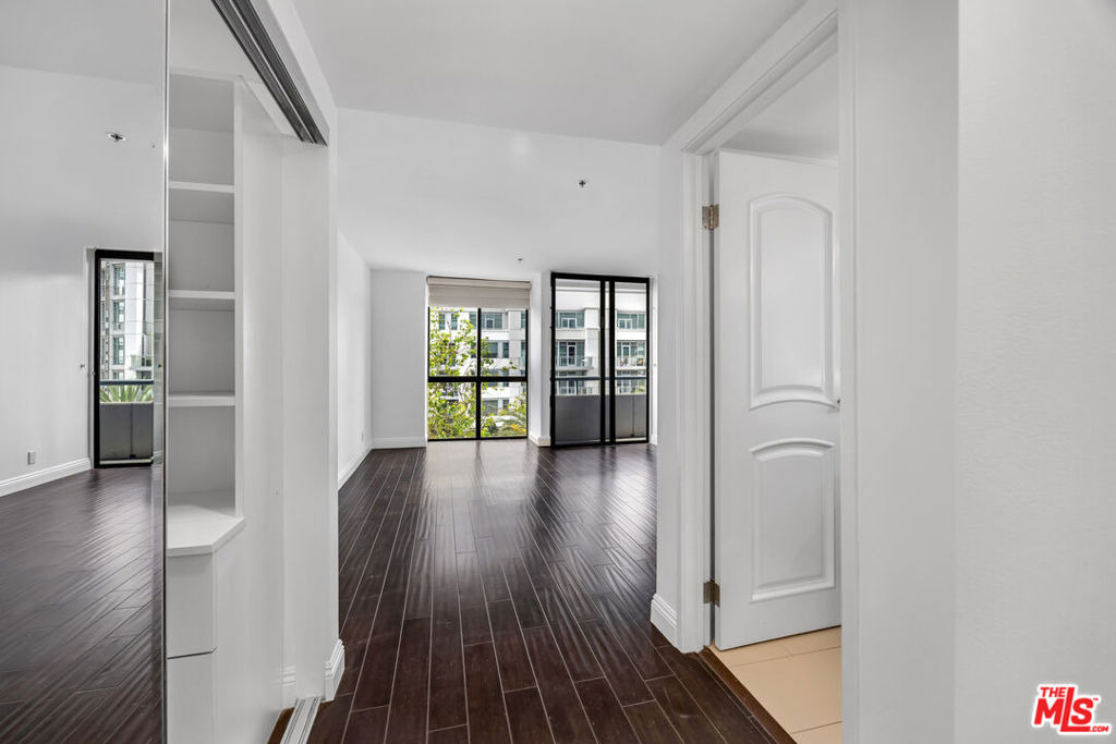10660 Wilshire Boulevard - Photo 17