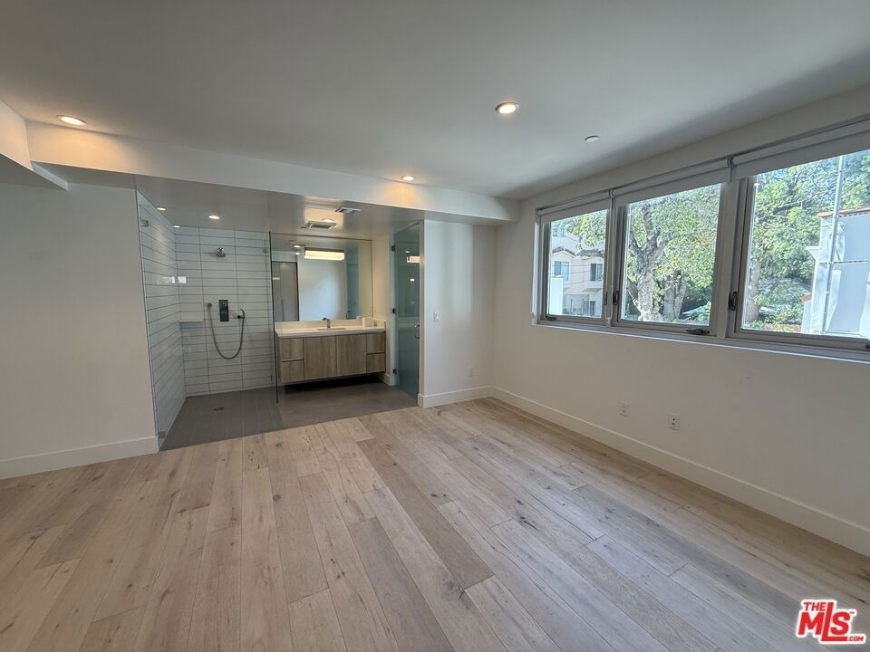 8210 Fountain Avenue - Photo 9