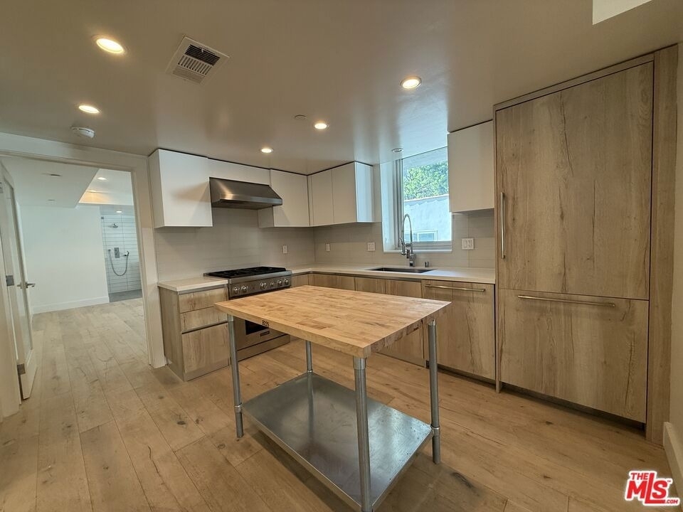 8210 Fountain Avenue - Photo 3