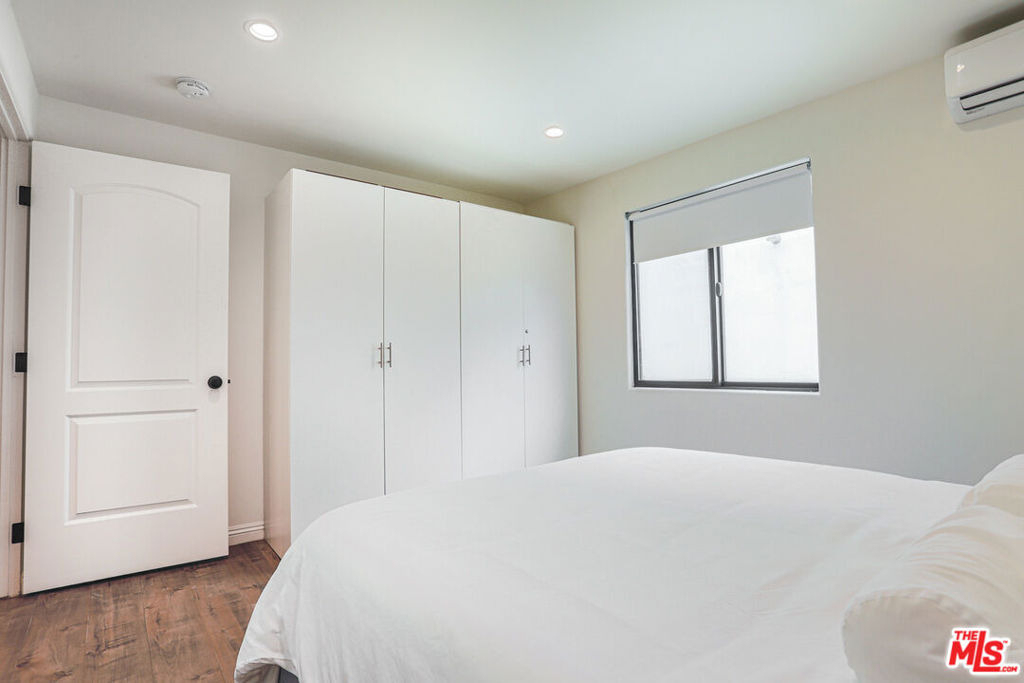 8963 Cadillac Avenue - Photo 3