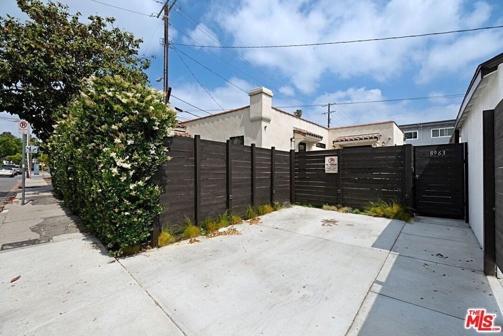 8963 Cadillac Avenue - Photo 8