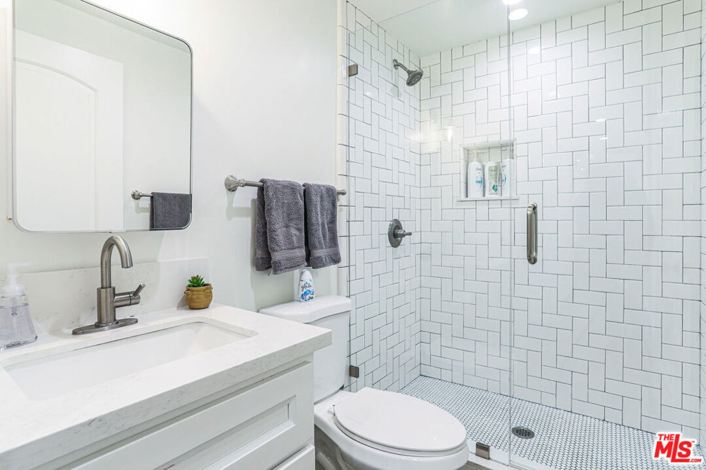 8963 Cadillac Avenue - Photo 5