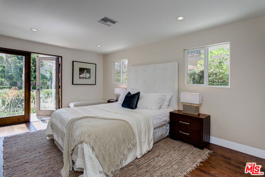 831 S Curson Avenue - Photo 8