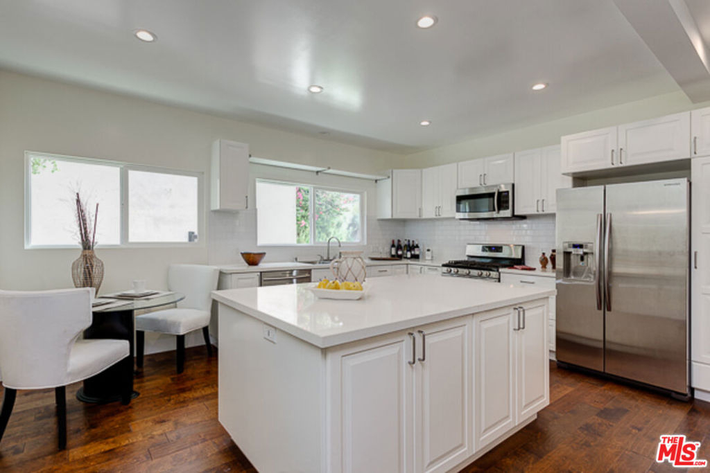 831 S Curson Avenue - Photo 5