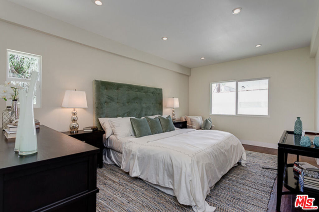 831 S Curson Avenue - Photo 13