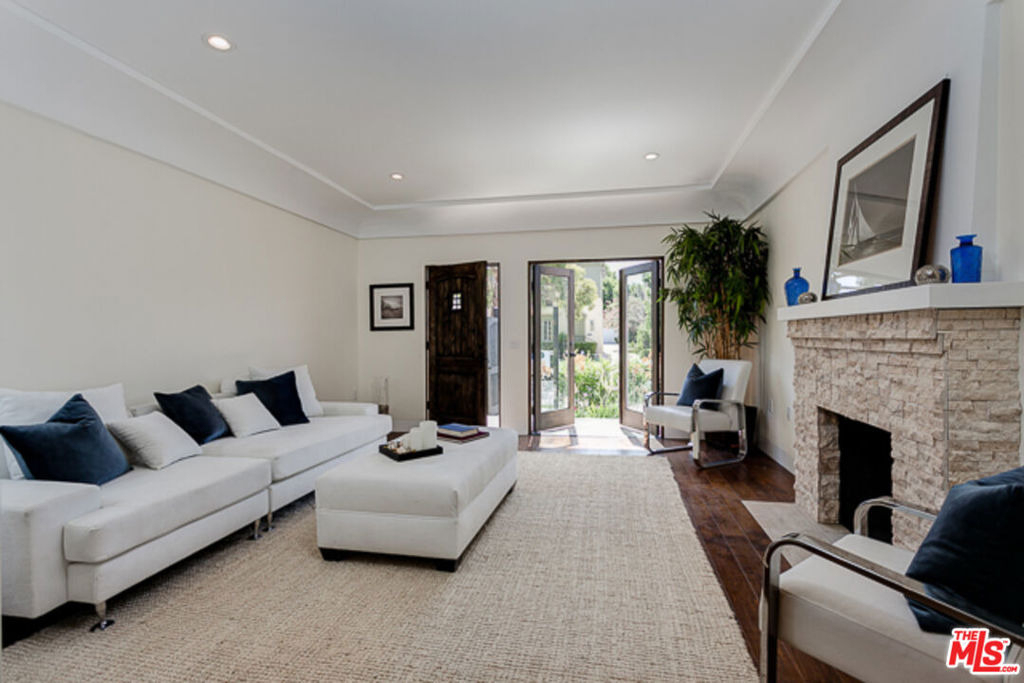 831 S Curson Avenue - Photo 2