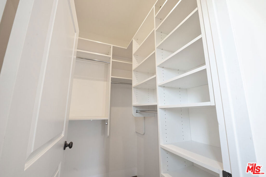 831 S Curson Avenue - Photo 9