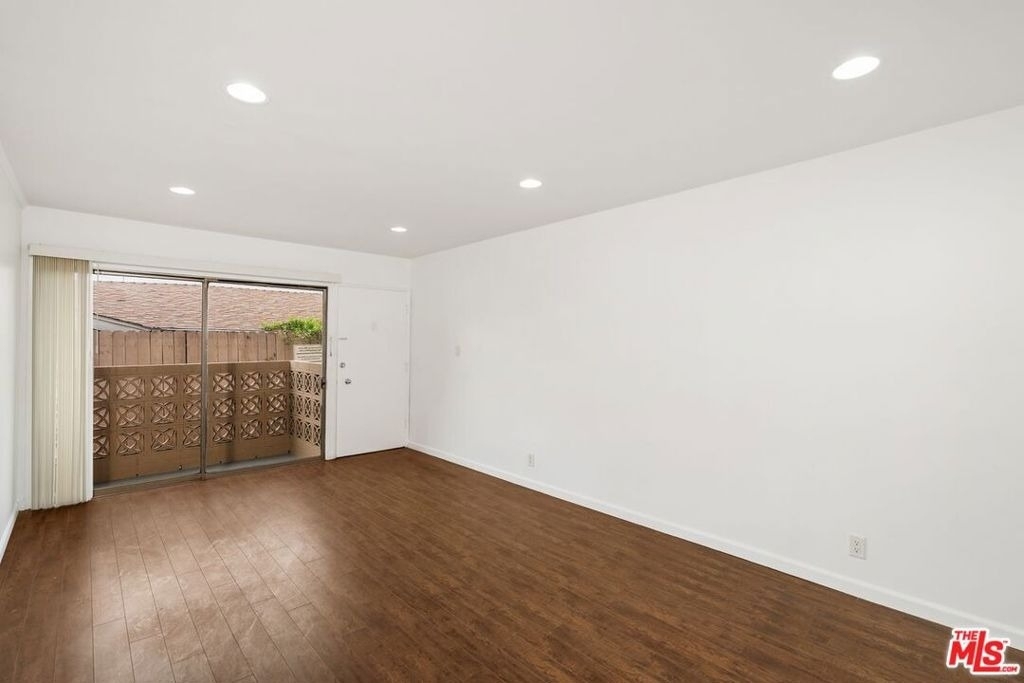 7550 Fountain - Photo 14
