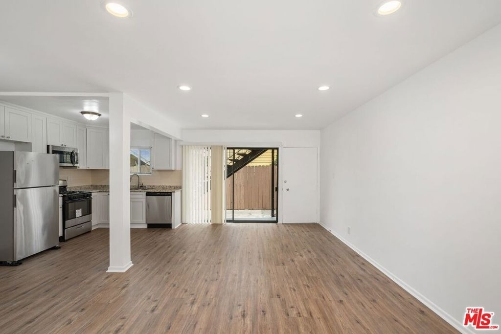 7550 Fountain - Photo 6