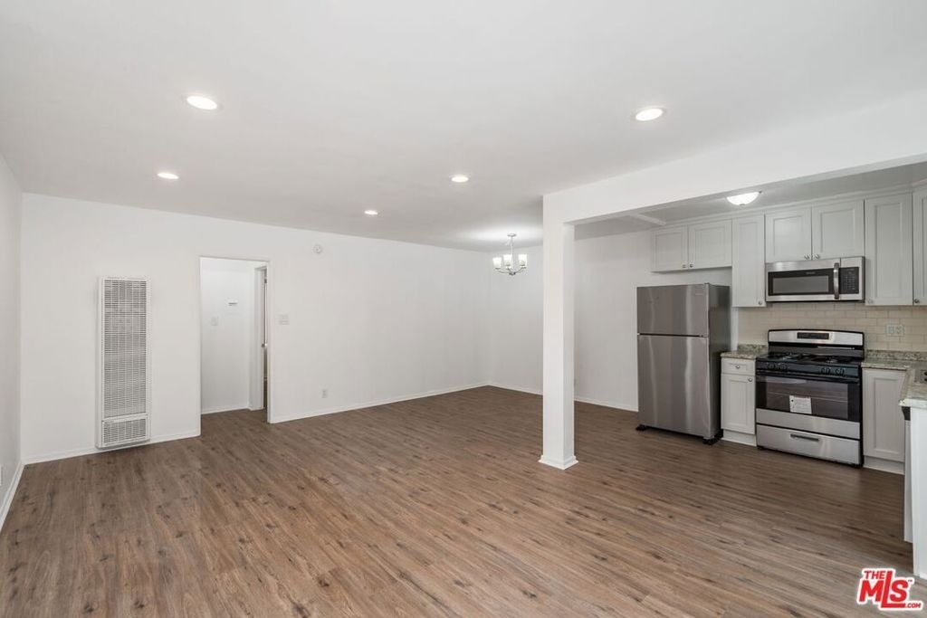 7550 Fountain - Photo 1