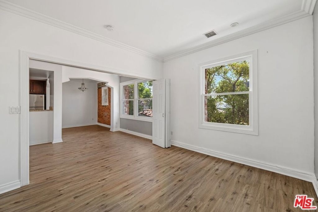1236 N Flores Street - Photo 10