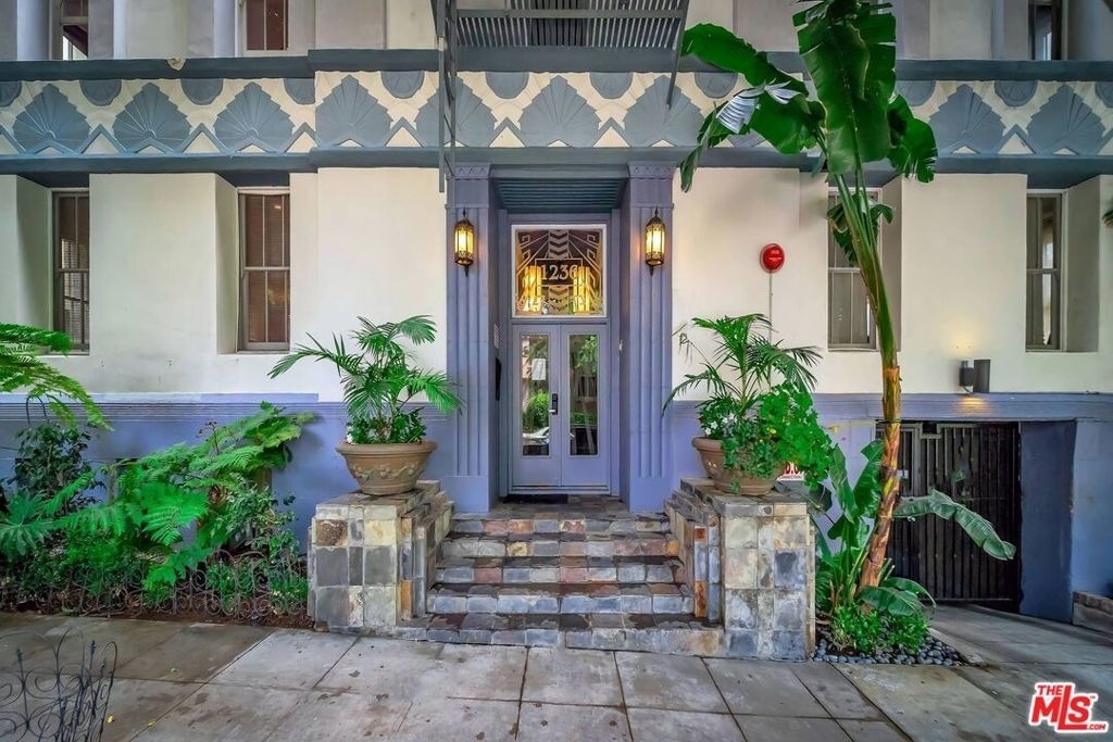 1236 N Flores Street - Photo 2