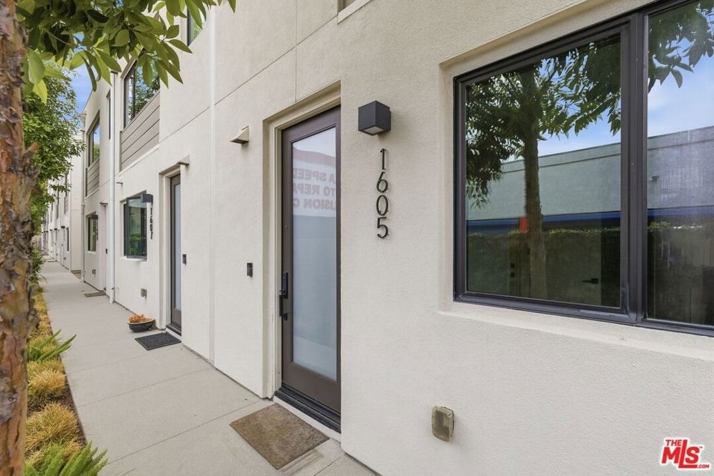 1605 N Arla Way - Photo 2