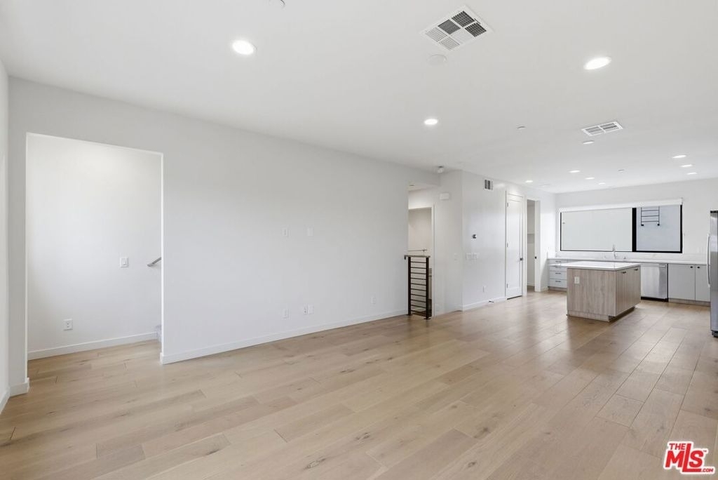 1605 N Arla Way - Photo 5
