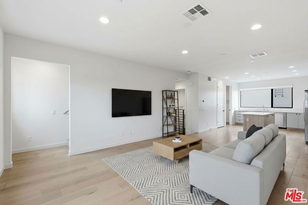 1605 N Arla Way - Photo 4