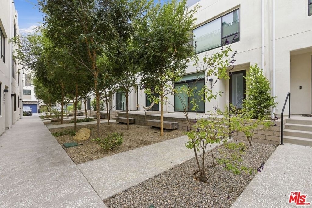 1605 N Arla Way - Photo 32