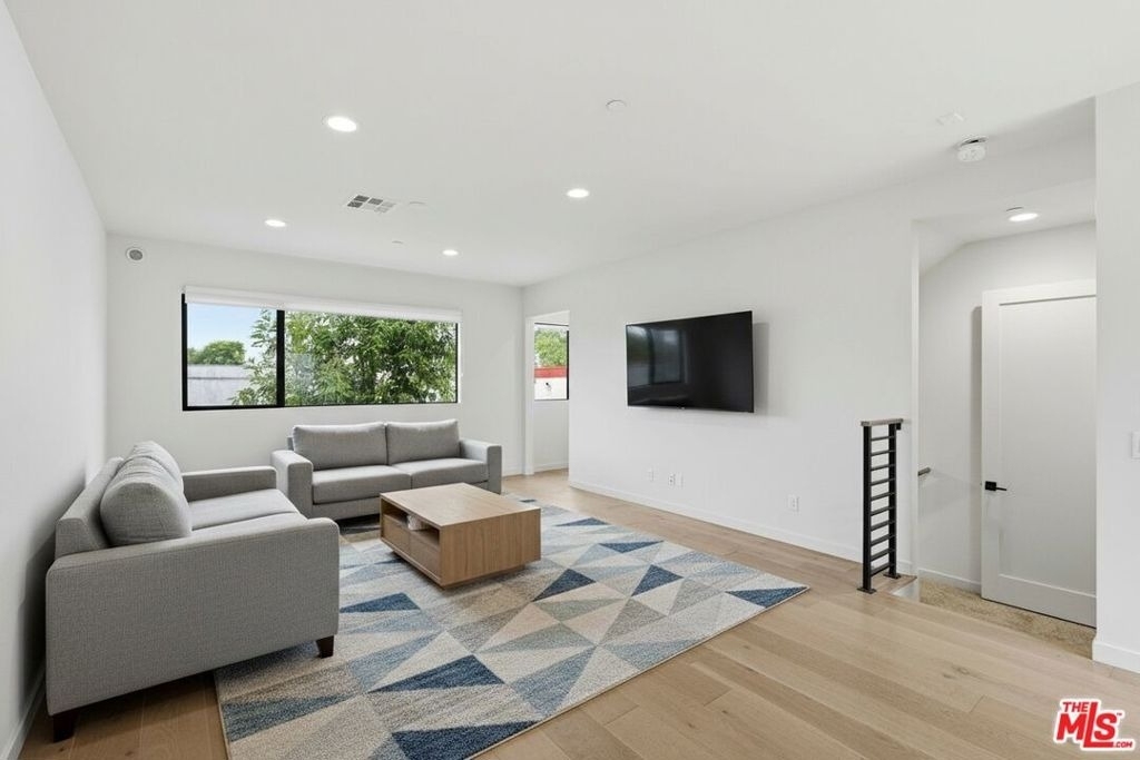 1605 N Arla Way - Photo 0