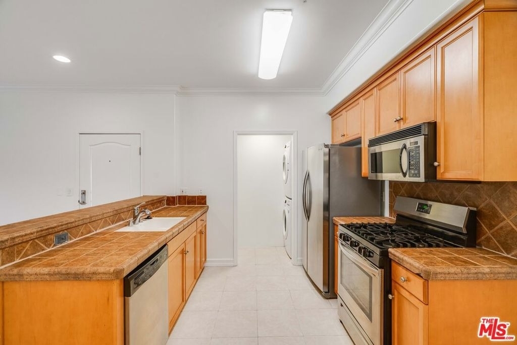 2335 S Bentley Avenue - Photo 4