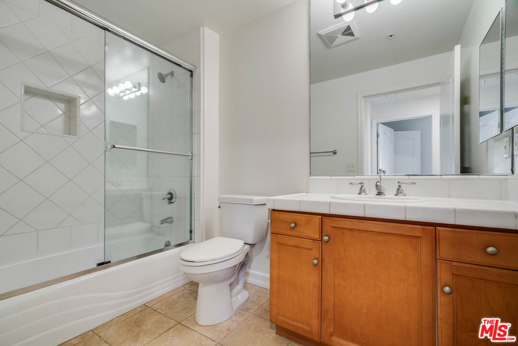 2335 S Bentley Avenue - Photo 6
