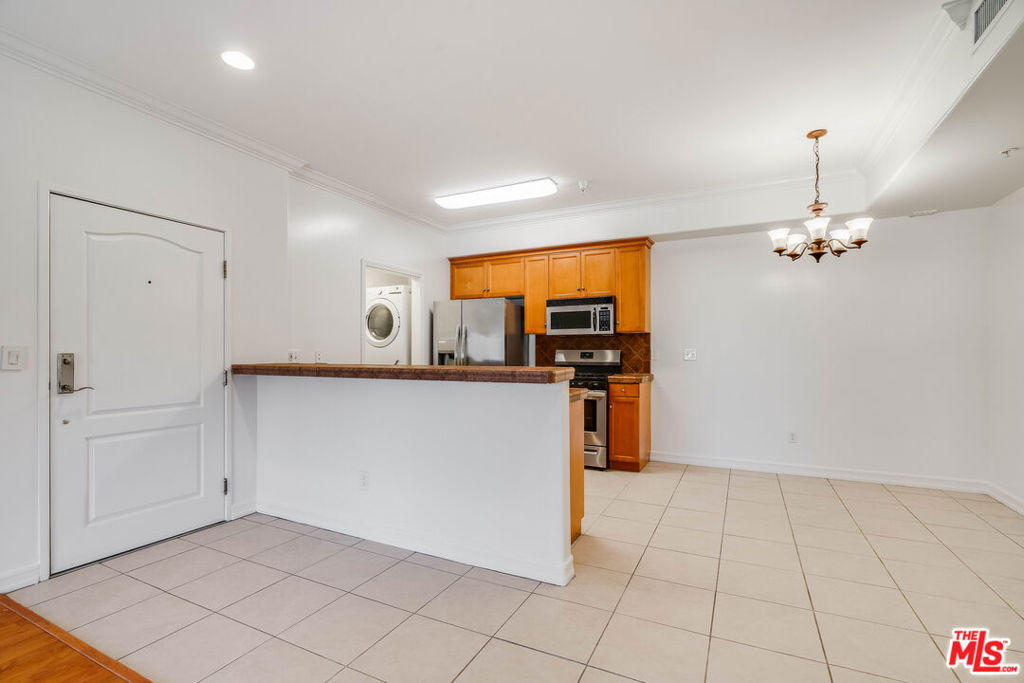 2335 S Bentley Avenue - Photo 2
