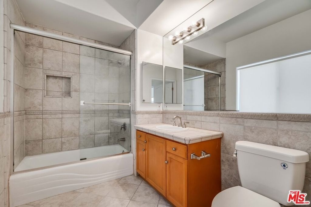 2335 S Bentley Avenue - Photo 9