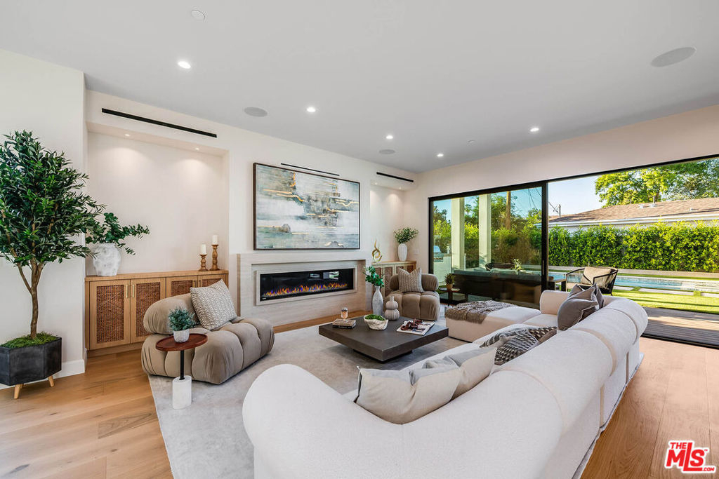 12427 Cumpston Street - Photo 8