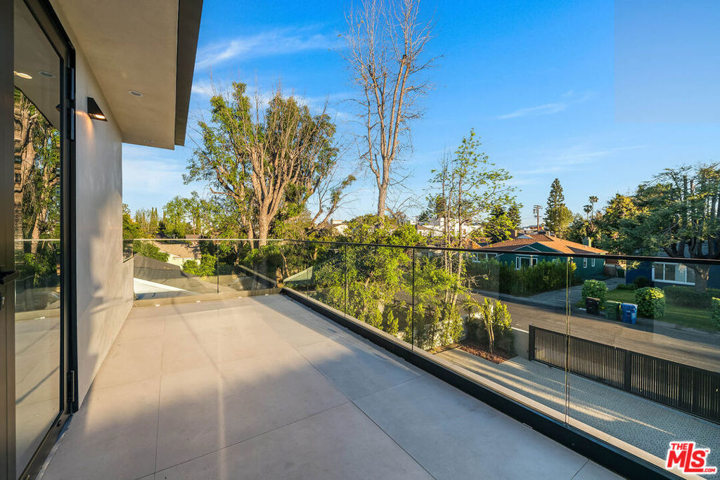 12427 Cumpston Street - Photo 26